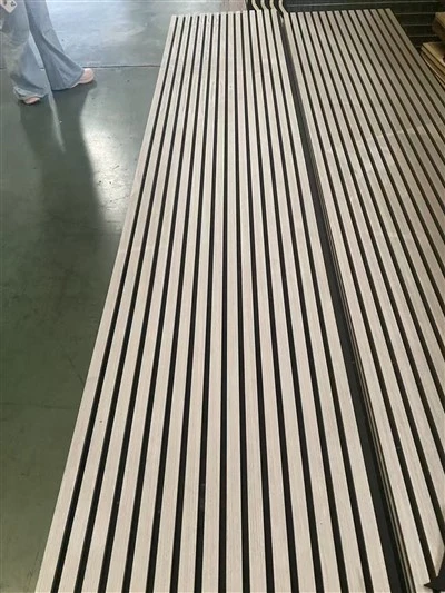 Pannelli acustici a doghe di legno Akupanels insonorizzati